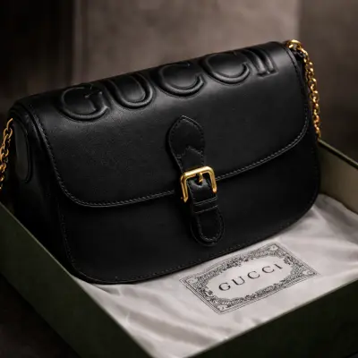 GUCCI Embossed en cuir noir