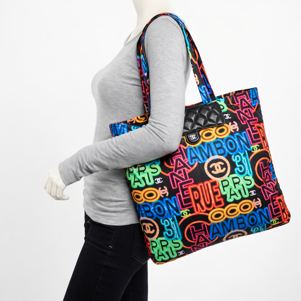 CHANEL 2en1 Matelasse Grained Calfskin Nylon Eco-Bag.