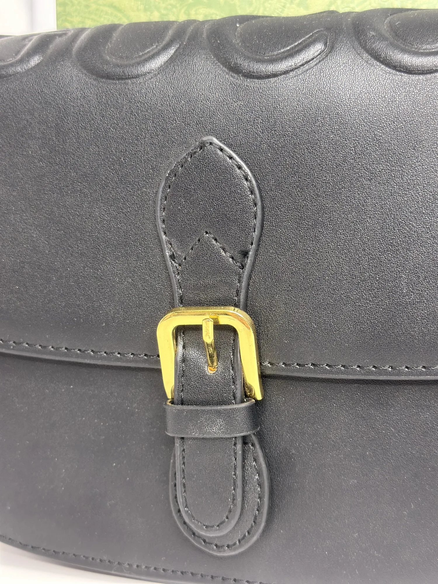 GUCCI Embossed en cuir noir