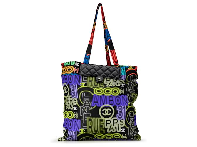 CHANEL 2en1 Matelasse Grained Calfskin Nylon Eco-Bag.